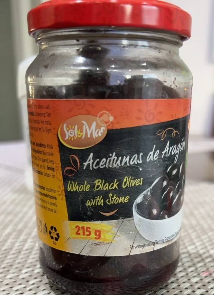 Whole black olives with stones