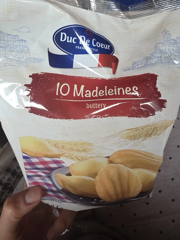 10 Madeleines buttery