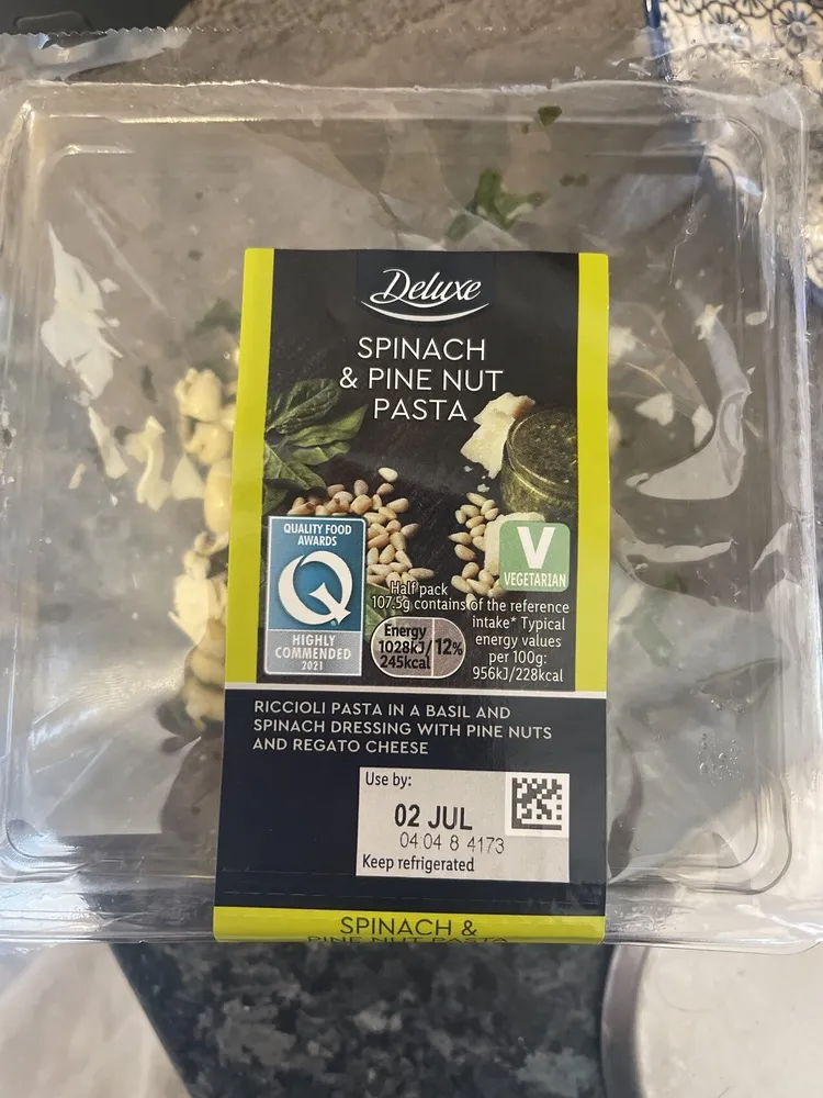 Spinach and pine nut pasta