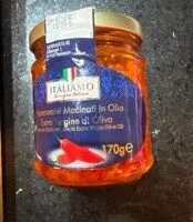 ground chili peppers in olive oil