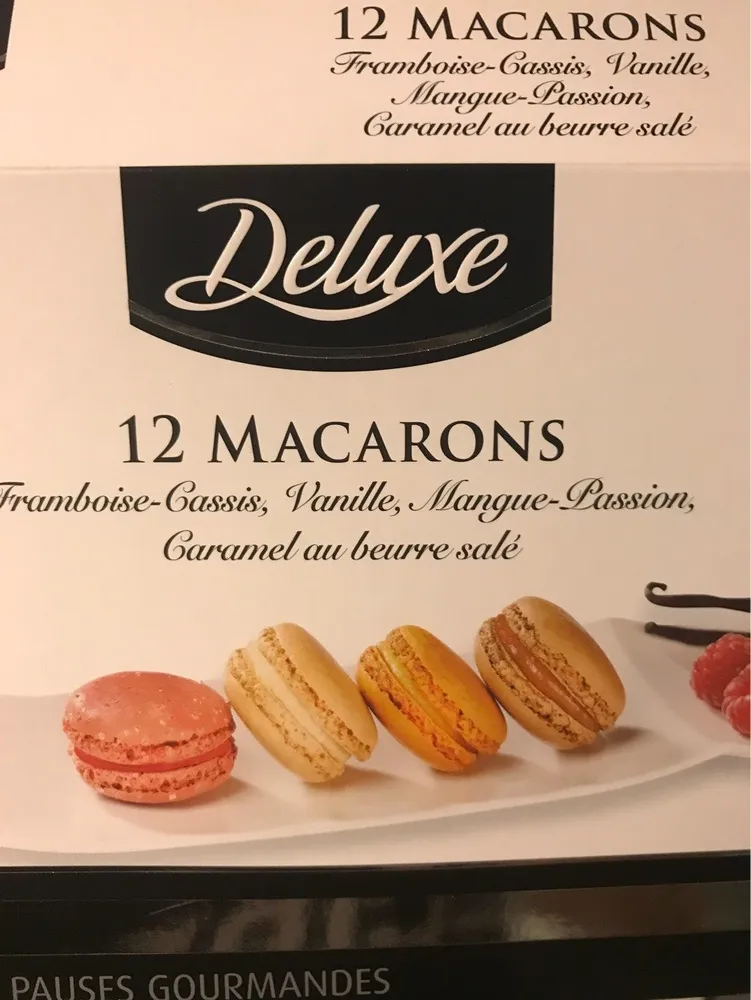 12 Macarons