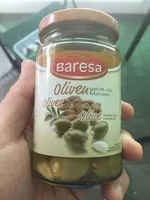 Grüne Oliven mit Mandeln