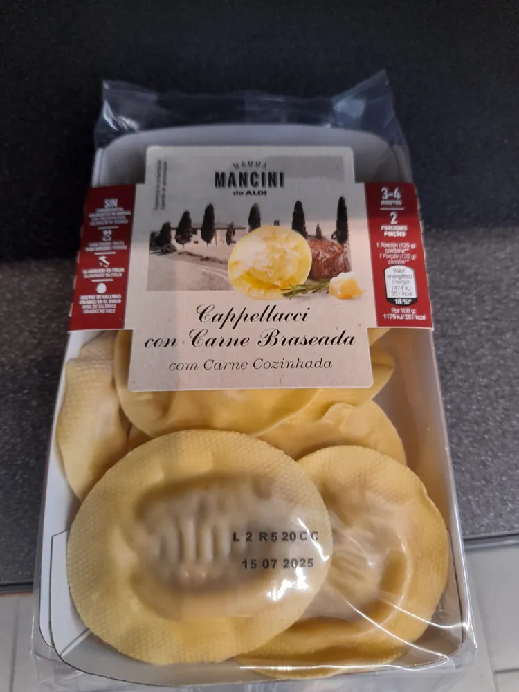 Ravioli com tomate e mozzarella