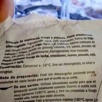 Caprichos espinacas, pasas y piñones