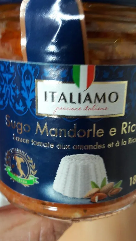 Sugo Mit Mandeln Und Schafsricotta