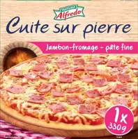 Pizza au jambon cuite sur pierre