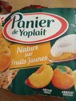 Yaourt nature sucré sur lit de fruits