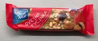 Ovesná tyčinka s brusinkami, jahodami a mandlemi