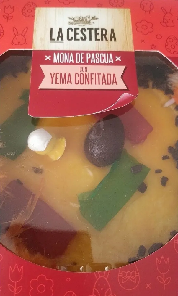 Mona de pascua con yema confitada