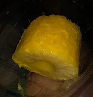 Ananas entier decoupe