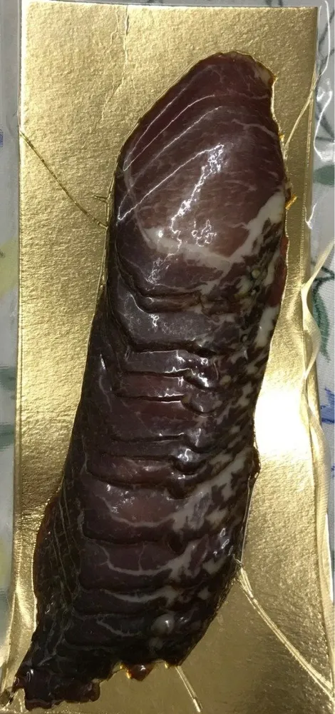 Filet de porc cru fumé tranché