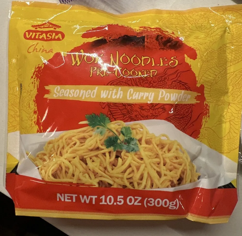 Wok noodles curry