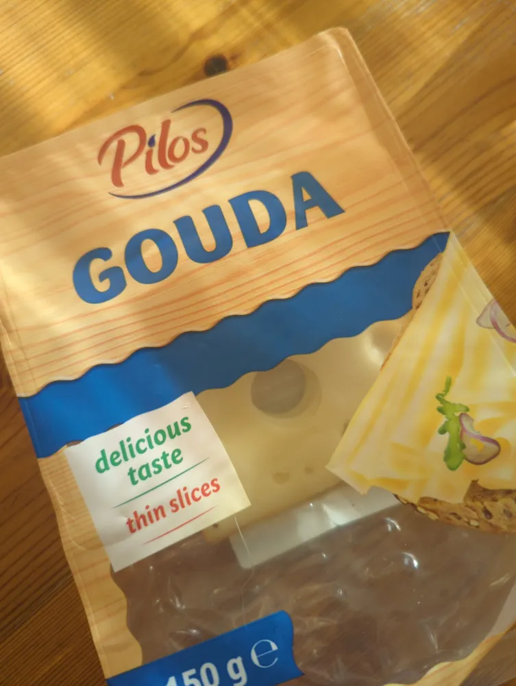 Gouda sliced smoked