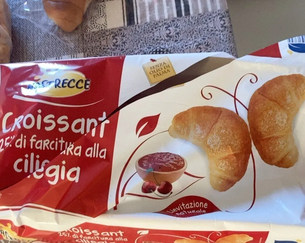 Croissant 25% di farcitura alla ciliegia