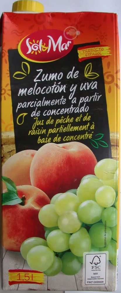 Jus de pêche et de raisin partiellement à base de concentré