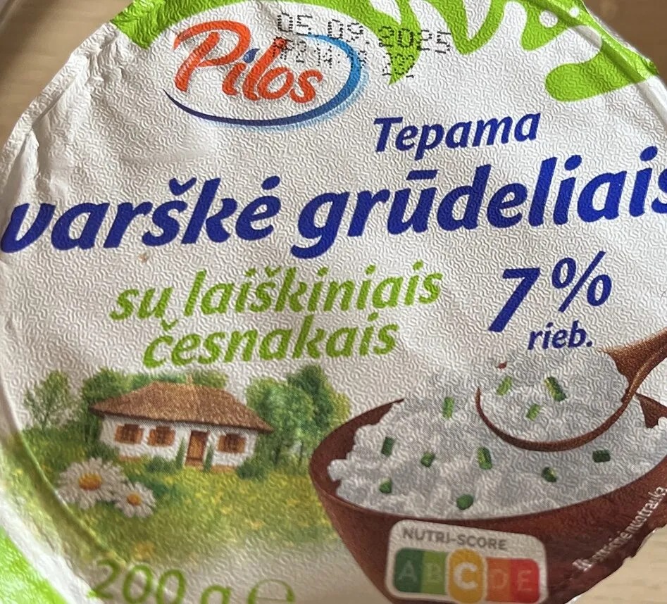 Tepama varškė grūdeliais su laiškiniais česnakais 7% rieb.