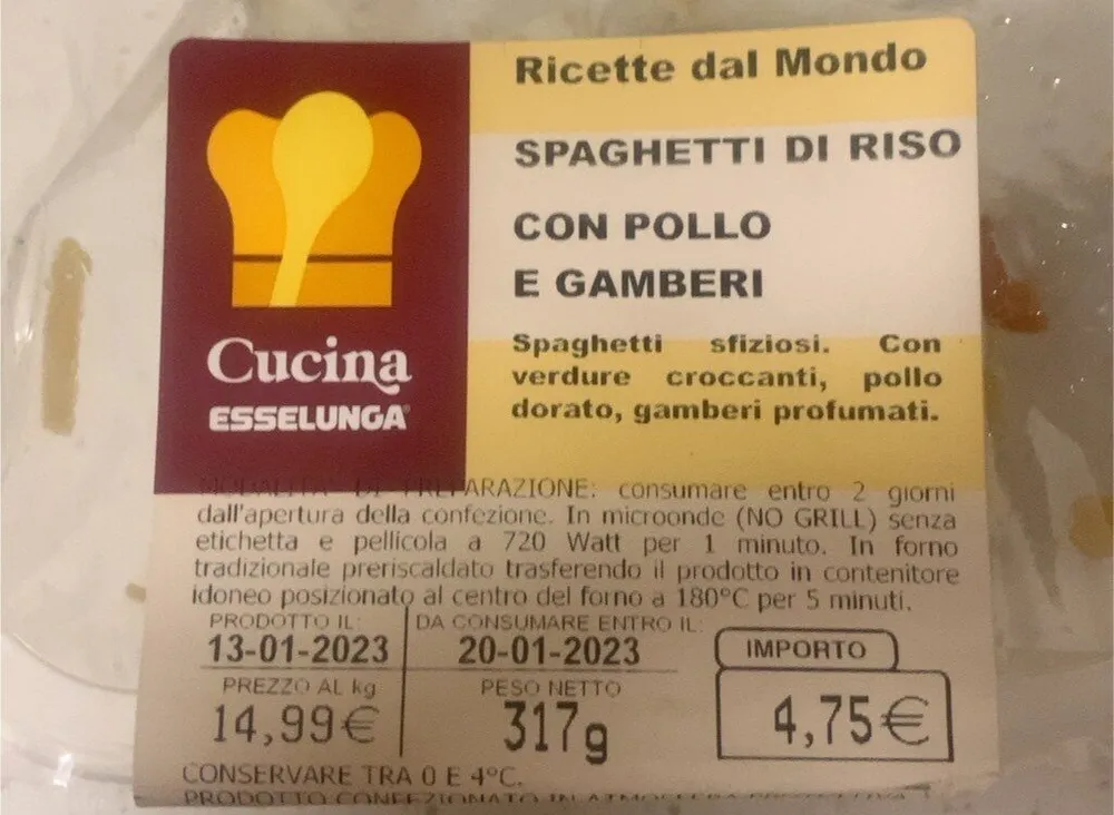 Spaghetti di riso con pollo e gamberi