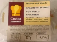 Spaghetti di riso con pollo e gamberi