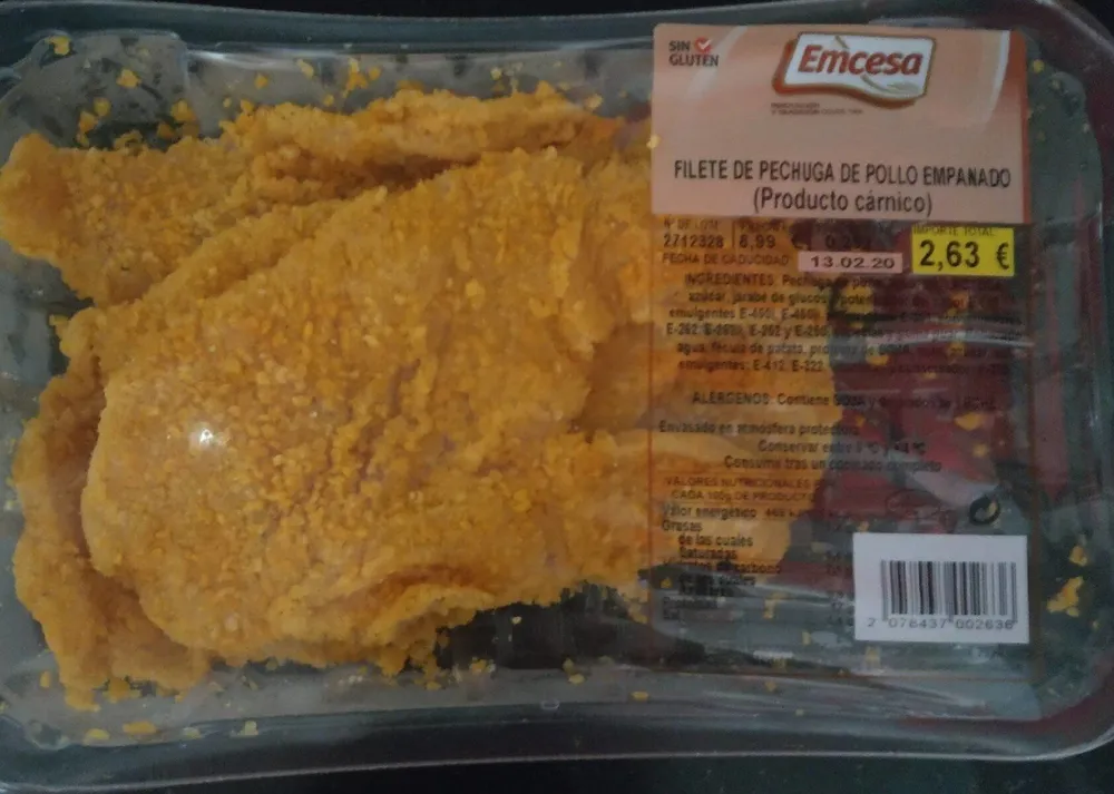 Filete de pechuga de pollo empanado