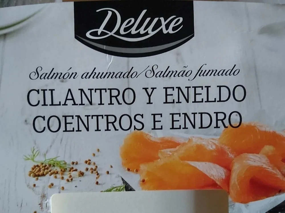 Salmón ahumado con cilantro y eneldo