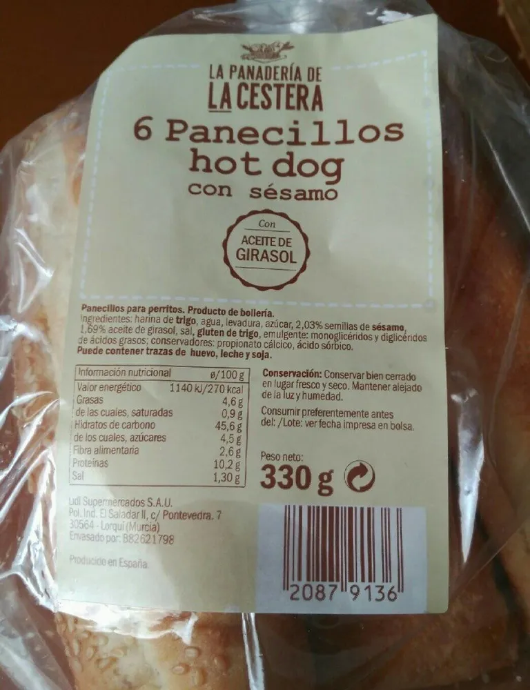 Panecillos hot dog con sésamo