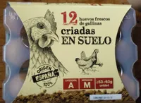 12 huevos frescos de gallinas criadas en el suelo