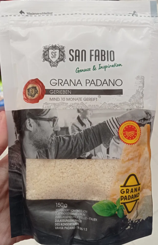 Grana Padano gerieben