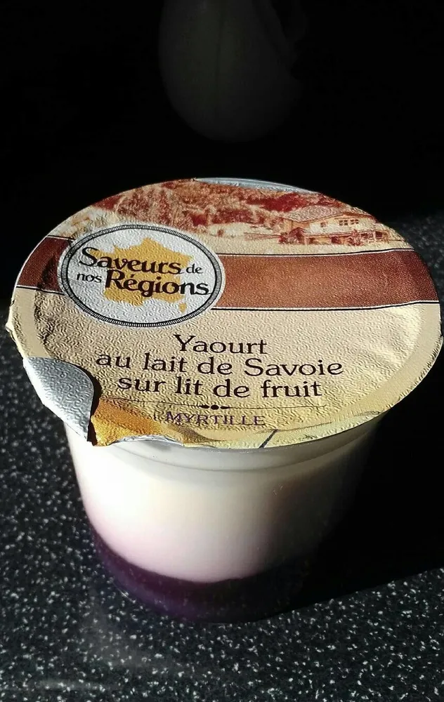Yaourt au lait de Savoie sur lit de fruit myrtille