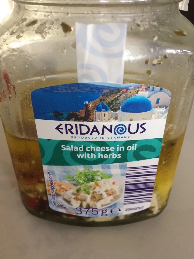 Dés de fromage aux herbes