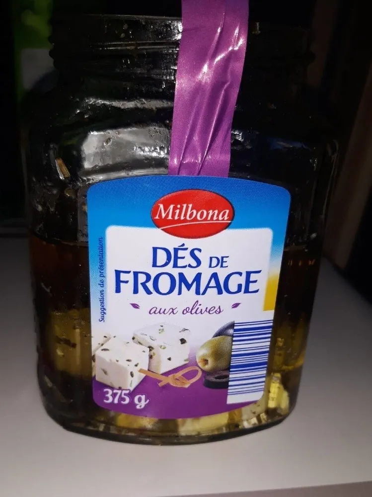 Dés de fromage aux olives