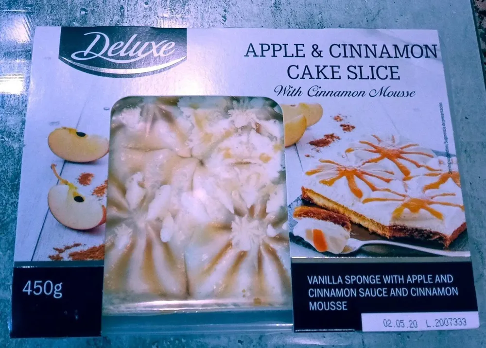 Apple & cinnamon cake slice