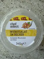 Schweizer Wurstsalat mit Käse im Becher