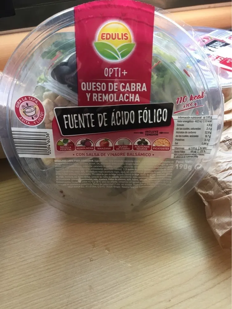 Ensalada con queso de cabra, manzana y remolacha