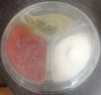 Assortiment guacamole, sauce tomate et crème épaisse