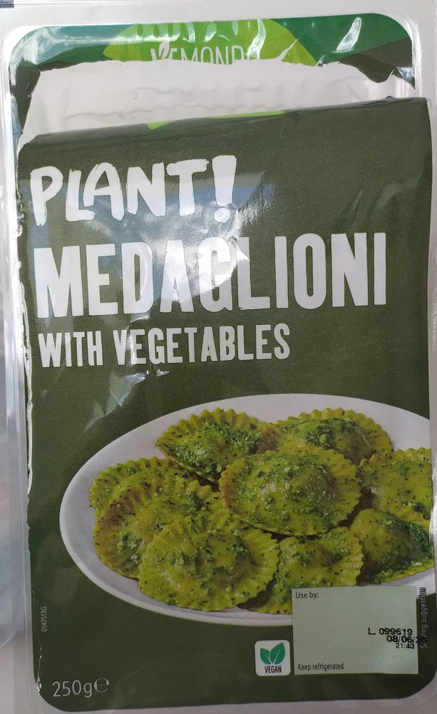 vegan Medaglioni with spinach, broccoli and olives