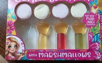 MAKE UP BRUSH SET WITH MARSHMELLOWS