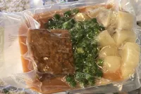 Pain de viande, patates en dés et pois verts