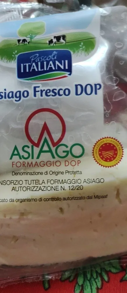 Formaggio Asiago fresco dop pascoli italiani