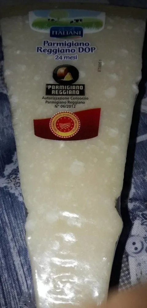 Formaggio parmiggiano dop 24 mesi