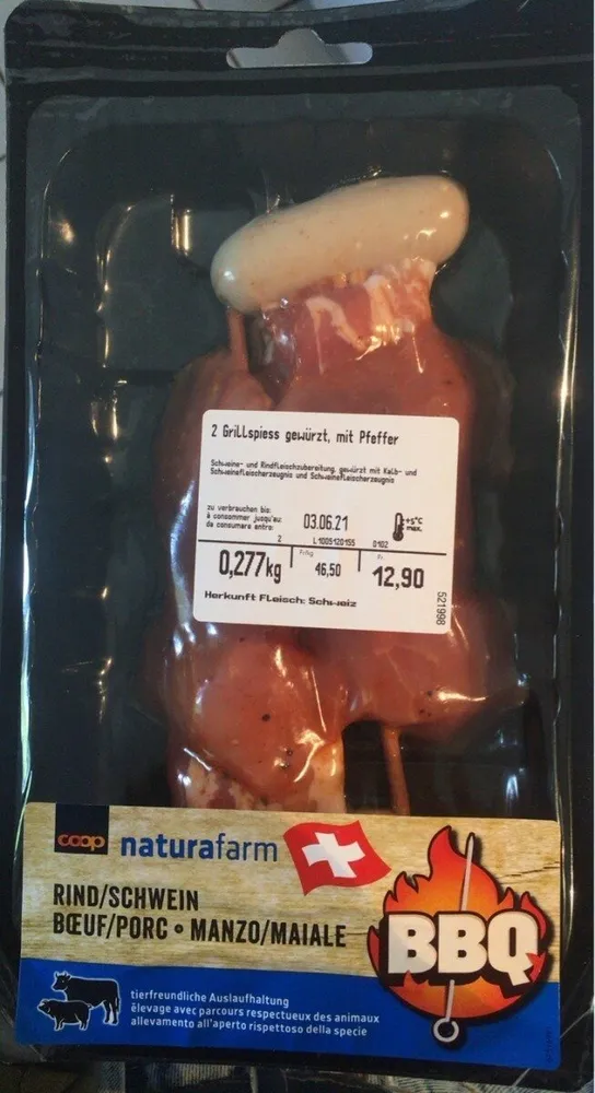 2 Grillspiess gewürzt, mit Pfeffer