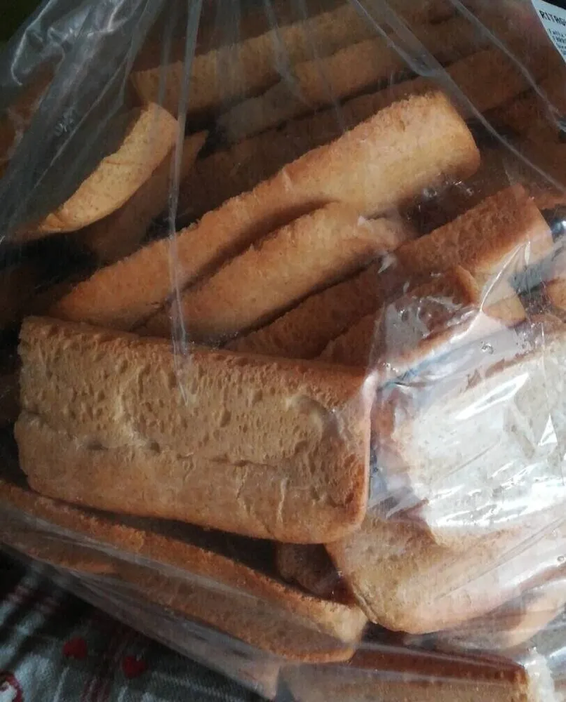 Ritagli di fetta biscottata al farro