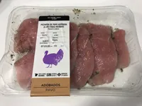 Pechuga de pavo adobada a las finas hierbas
