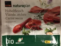 Viande séchée avec des épices et des fleurs de foin