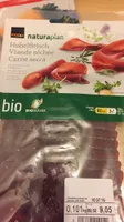 Viande séchée avec des épices et des fleurs de foin