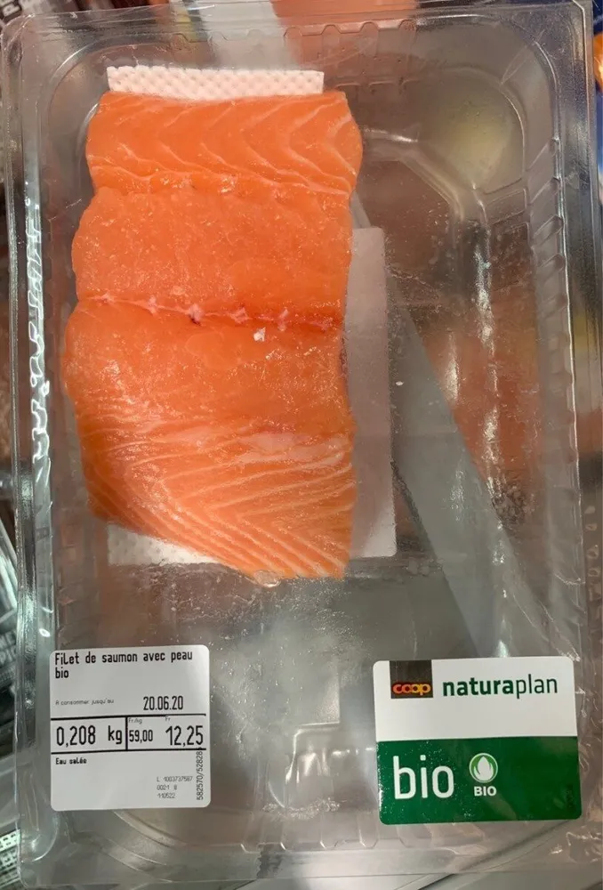 Filet de saumon avec peau
