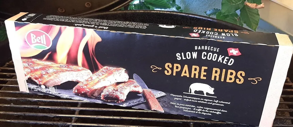 Slow cooked spare ribs