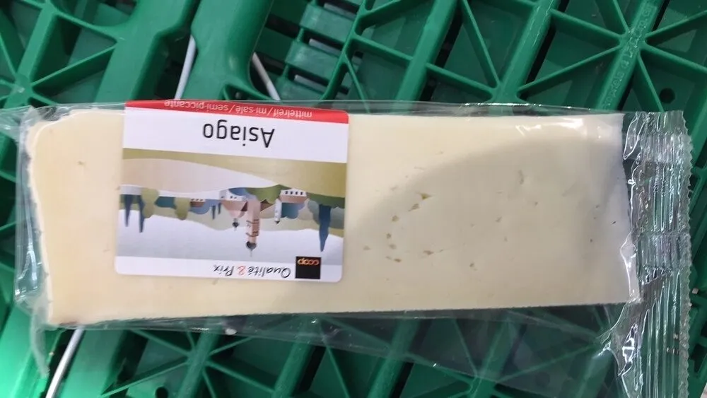 Qualité & Prix Asiago Fromage gras à pâte mi-dure, à base de lait pasteurisé