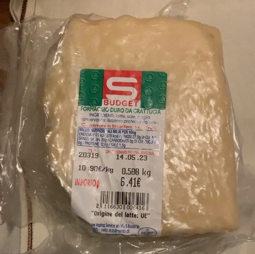 Formaggio duro da grattuggia
