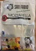 Mozzarella gerieben