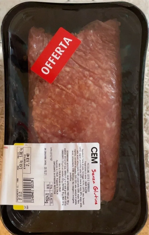 Mezzelune di carne di suino cotto e formaggio